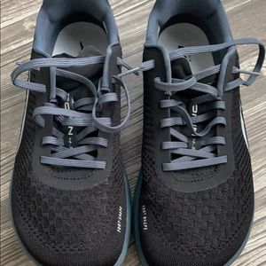 SOLD!!!! Mens Altra Torid 4.5 plush road running